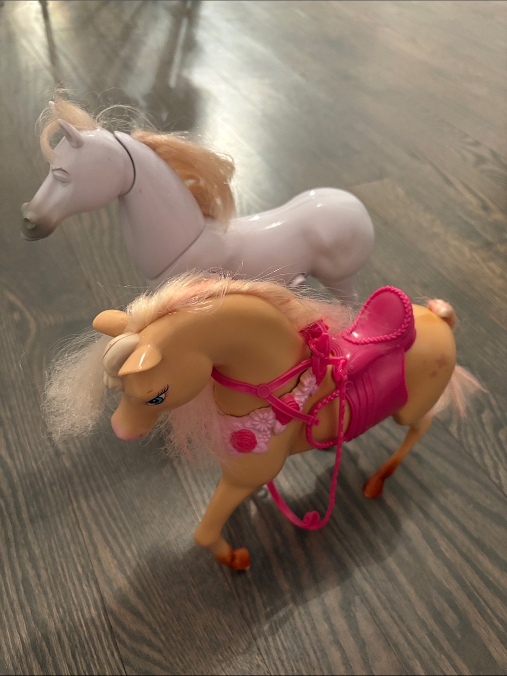 My Little Pony Style Toy Horse Set - Pink Saddle, White & Tan Horses